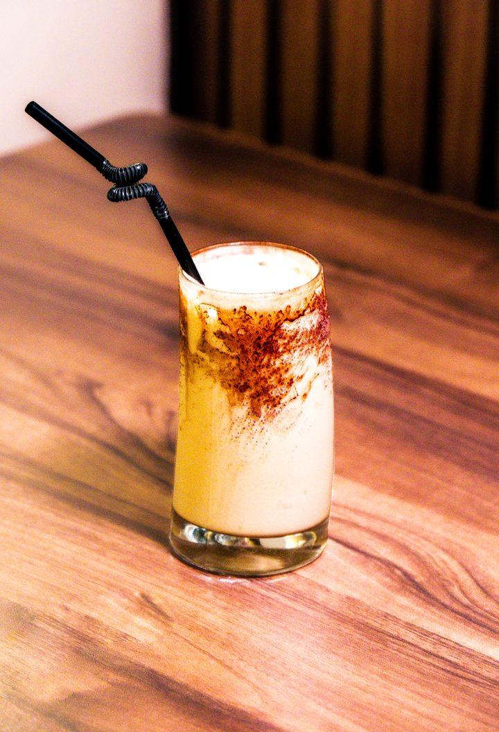 Boisson glacée servie au Pavé