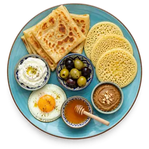 Petit-déjeuner Beldi : msemen, baghrir, œuf, olives, miel et amlou — Le Pavé, Guéliz Marrakech